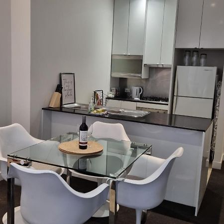 Collins Central 2-Bd Apartment With Pre-Reserve Parking 멜번 외부 사진